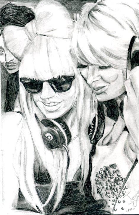 <img0*728:stuff/Lady_Gaga_and_Paris_Hilton.jpg>