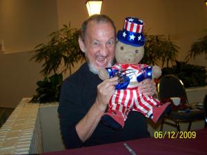 <img300*0:stuff/robert_england_with_teddy.jpg>