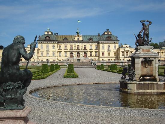 <img:stuff/the-royal-palace-of-drottnings.jpg>