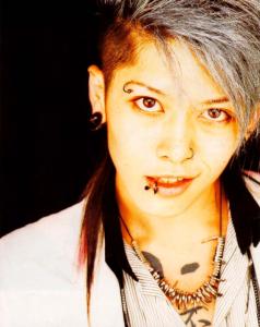 <img0*300:stuff/z/6397/Miyavi/020112.jpg>