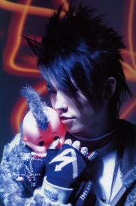 <img0*300:stuff/z/6397/Miyavi/miyavi141.jpg>